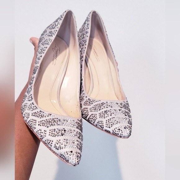 Vince Camuto Silver Studded Pumps Size 9M - Picture 3 of 9